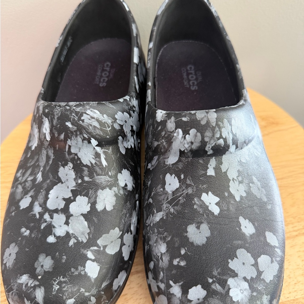 Dual Crocs Anti-Slip Work On The Clock Work Floral Shoes Women’s Size 7 - Picture 4 of 8